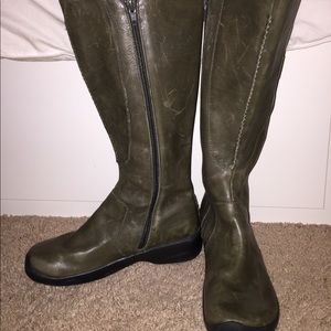 Tall leather Keen boots